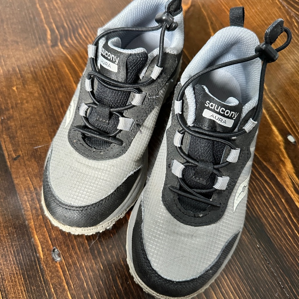SAUCONY BIG KID'S AURA KDZ SNEAKER